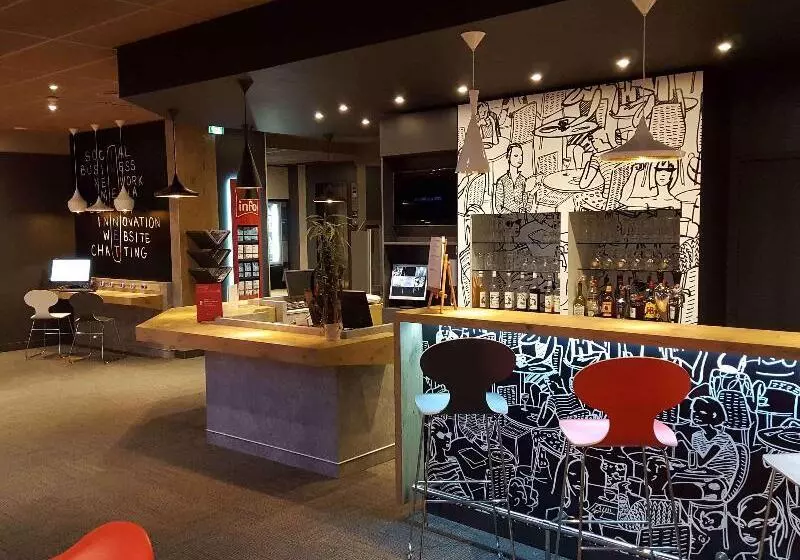 בית מלון כפרי Ibis Ales Centreville