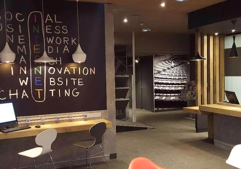 בית מלון כפרי Ibis Ales Centreville