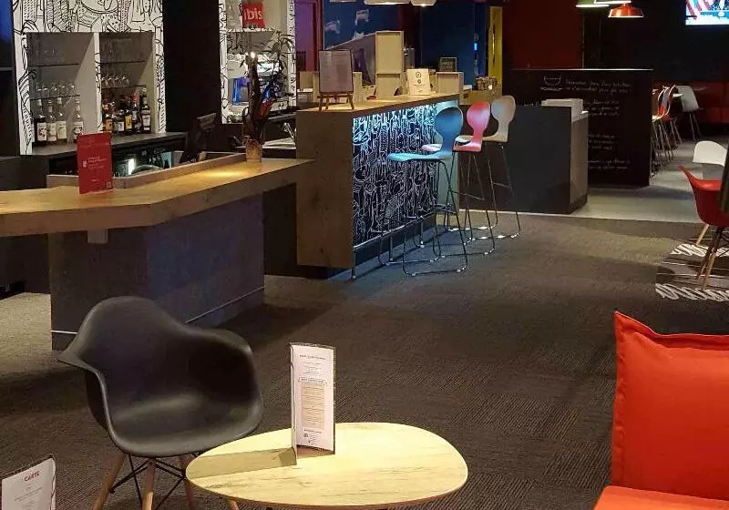 בית מלון כפרי Ibis Ales Centreville