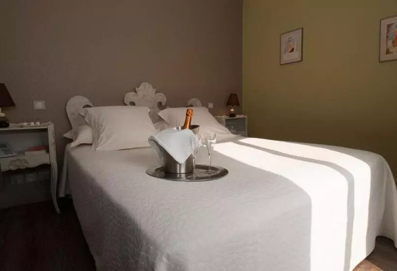 酒店 Logis Hôtel Restaurant Le Coq Hardi