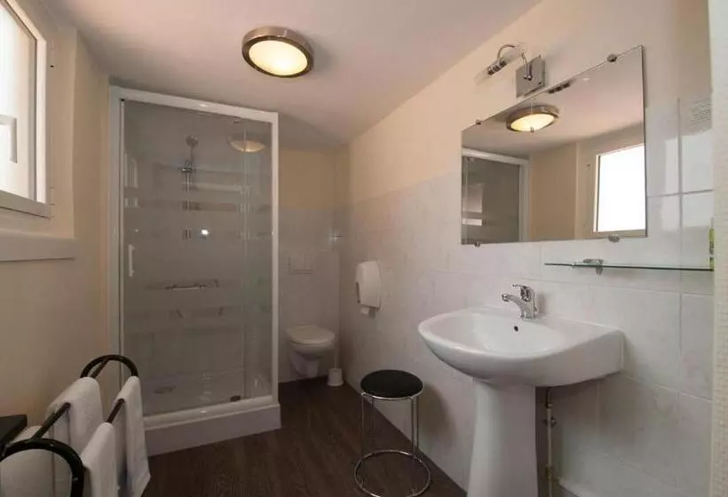 酒店 Logis Hôtel Restaurant Le Coq Hardi