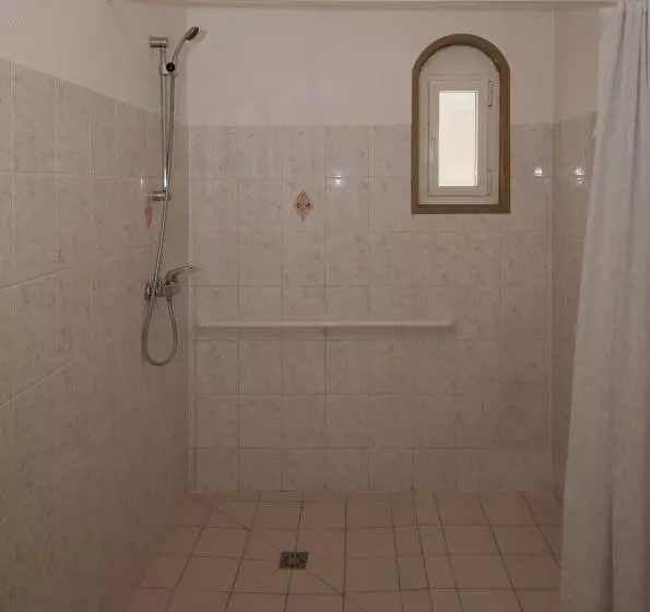 酒店 Logis Hôtel Restaurant Le Coq Hardi