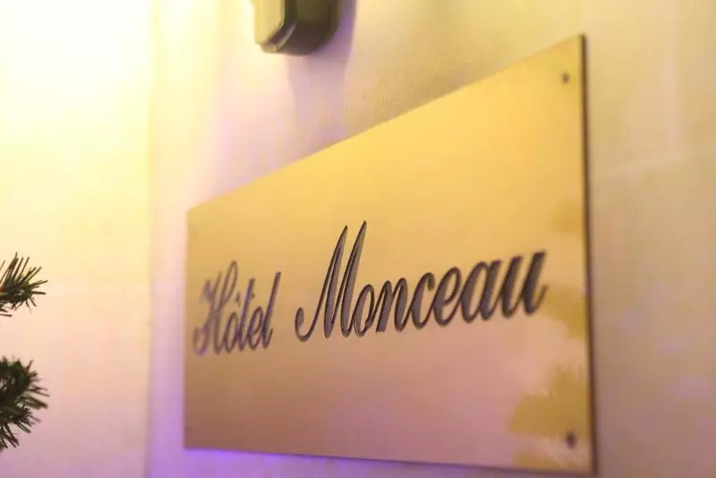 ホテル Monceau Wagram