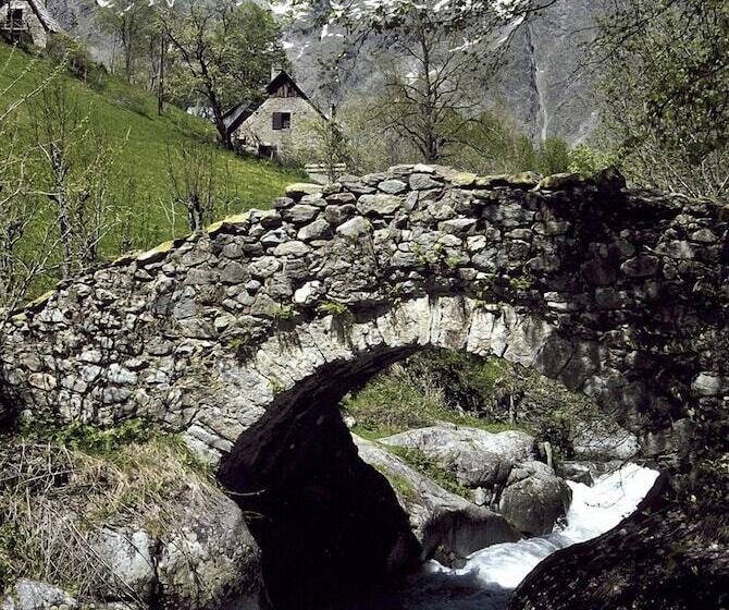 Отель Mont Olan