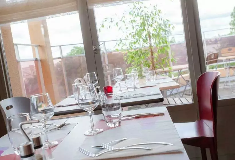 בית מלון כפרי Campanile Rennes Atalante