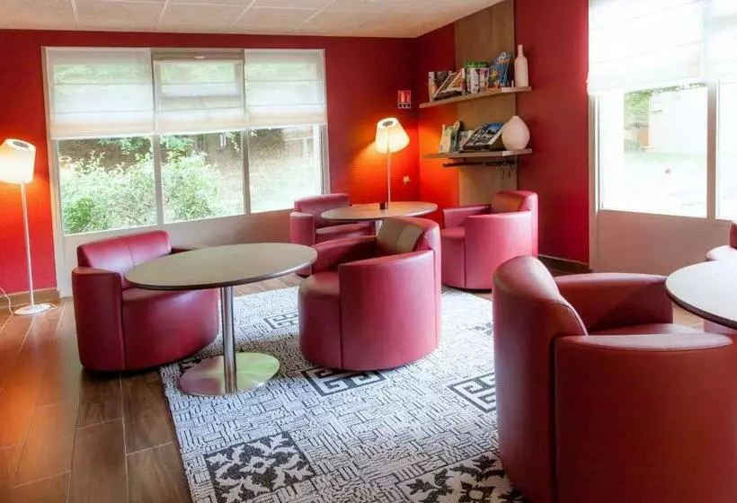 בית מלון כפרי Campanile Rennes Atalante