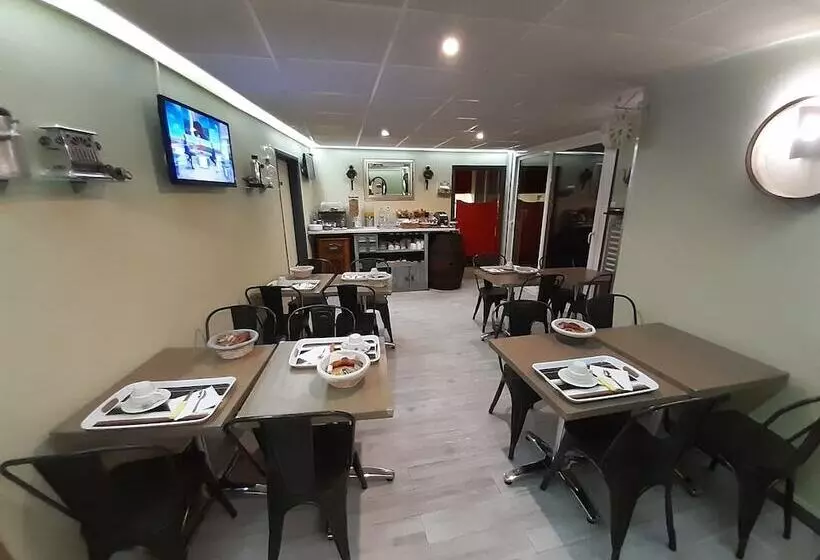 Отель Du Tricastin