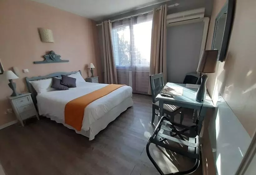 Отель Du Tricastin