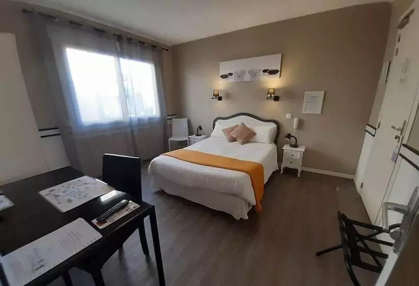 Отель Du Tricastin