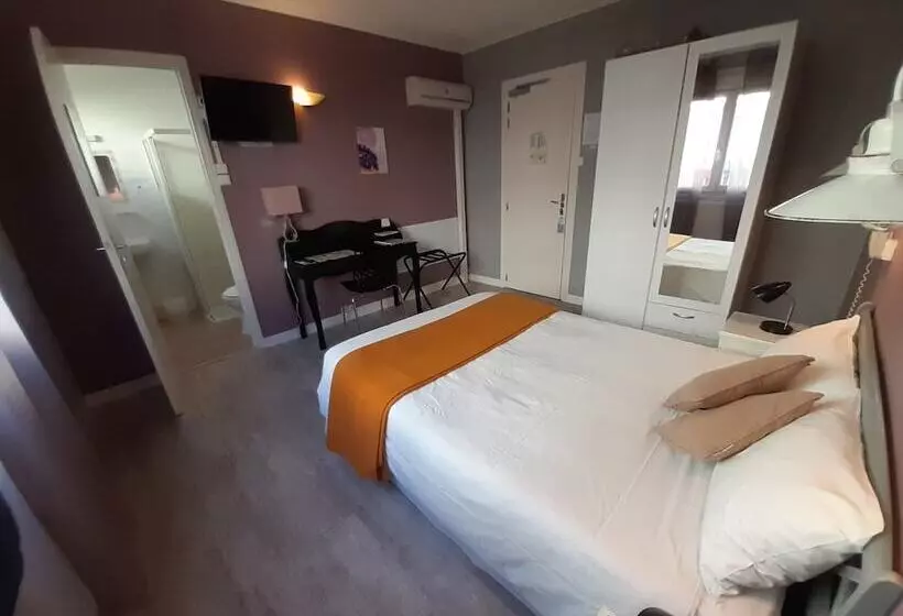 Отель Du Tricastin