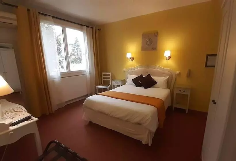 Отель Du Tricastin