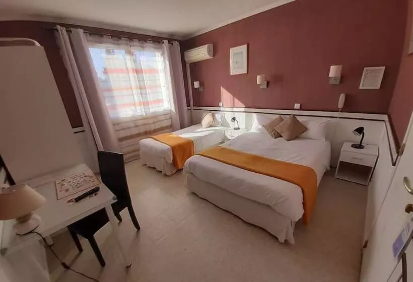 Отель Du Tricastin