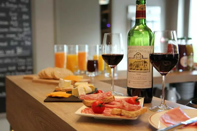 هتل Gare Saintjean