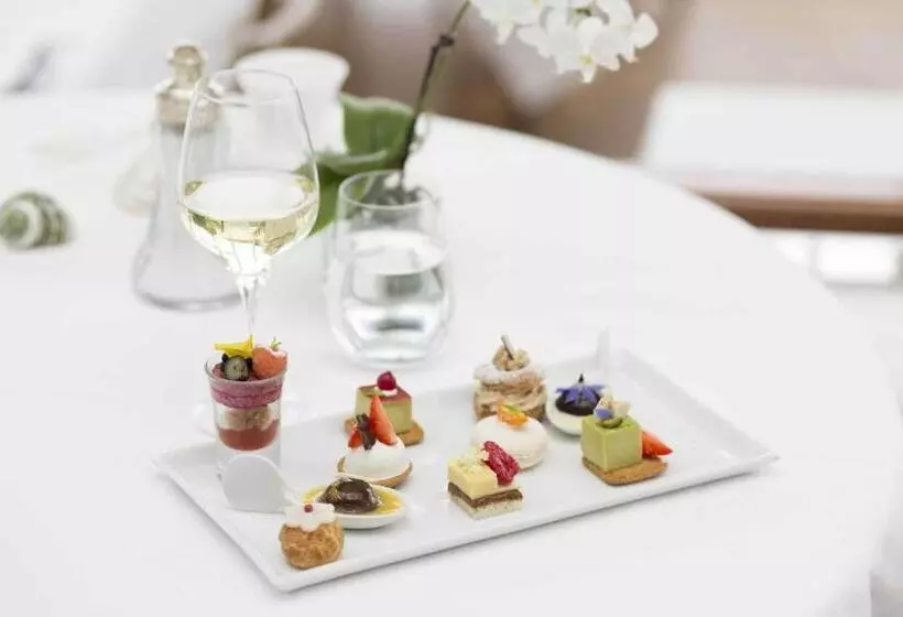 Отель Hôtel De La Plage