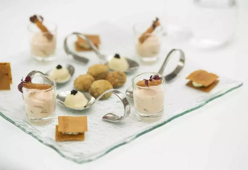 Отель Hôtel De La Plage