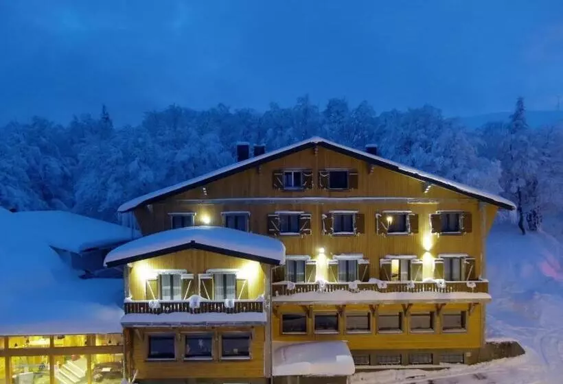 ホテル Hôtel Restaurant Wolf