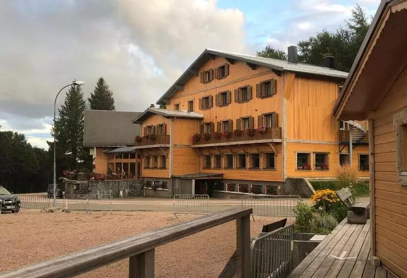 ホテル Hôtel Restaurant Wolf