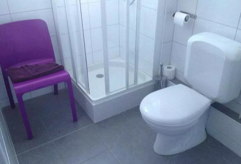 ホテル Hôtel Restaurant Wolf