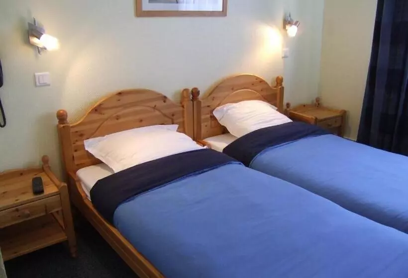 ホテル Hôtel Restaurant Wolf