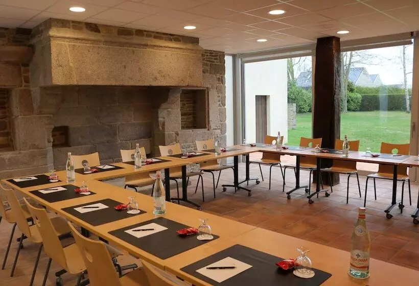 Отель Le Saintaubert