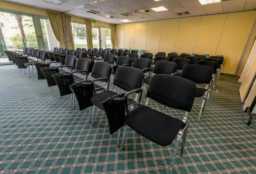 ホテル Logis Hôtels Hôtel Et Restaurant Domaine De Fompeyre