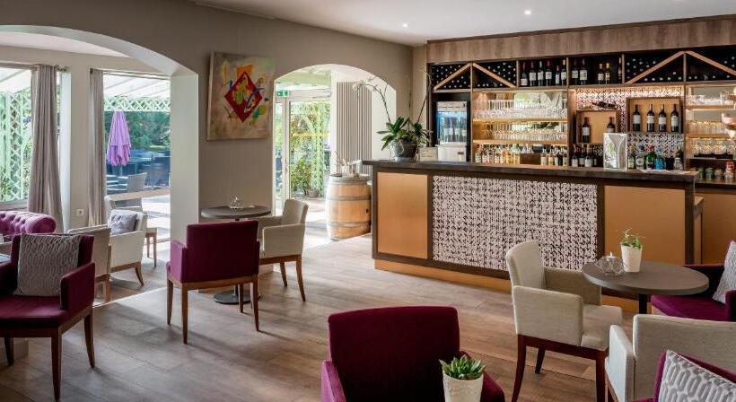 Отель Logis Hôtels Hôtel Et Restaurant Domaine De Fompeyre