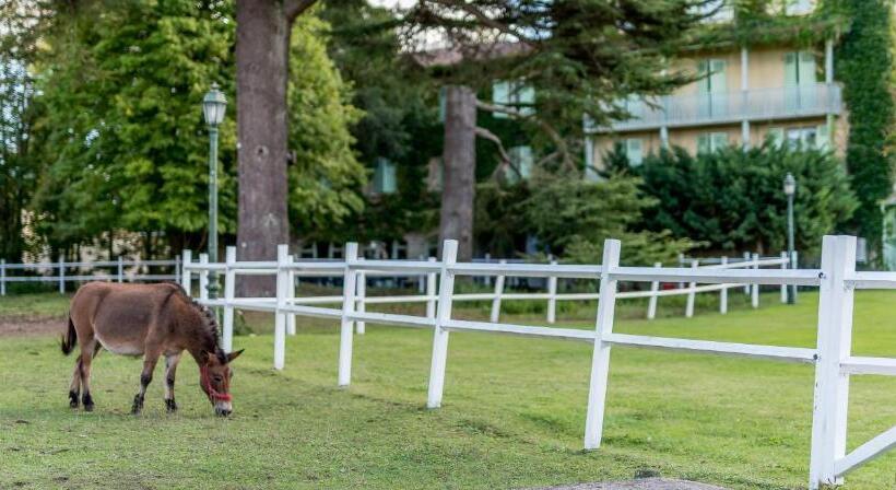 Отель Logis Hôtels Hôtel Et Restaurant Domaine De Fompeyre