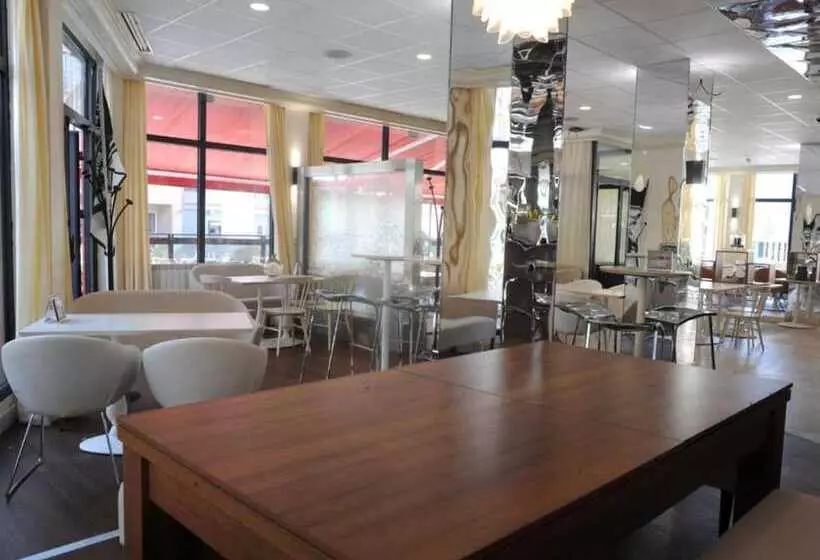 The Originals City, Hotel Central Parc, Oyonnax