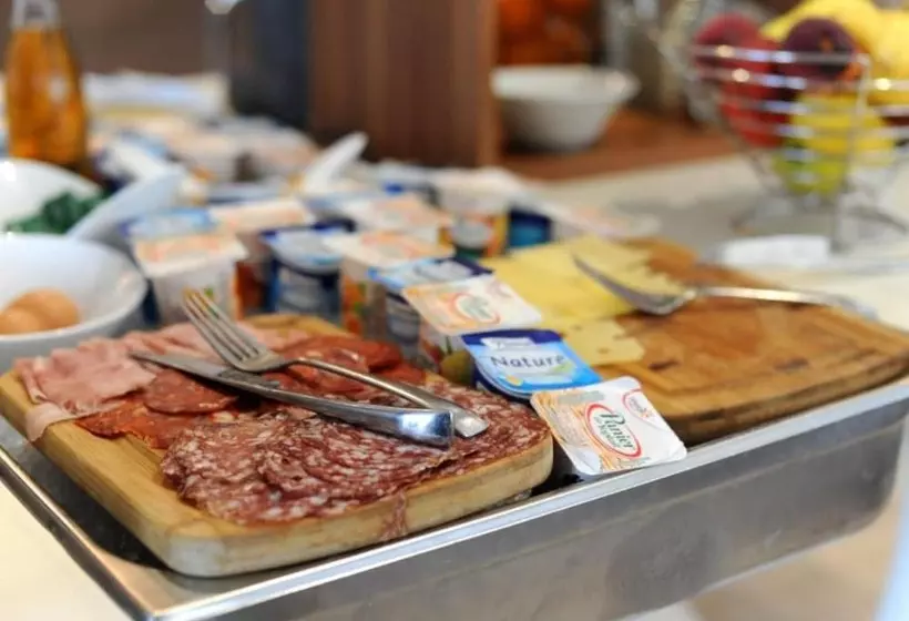 The Originals City, Hotel Central Parc, Oyonnax