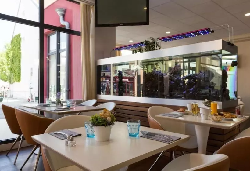 The Originals City, Hotel Central Parc, Oyonnax