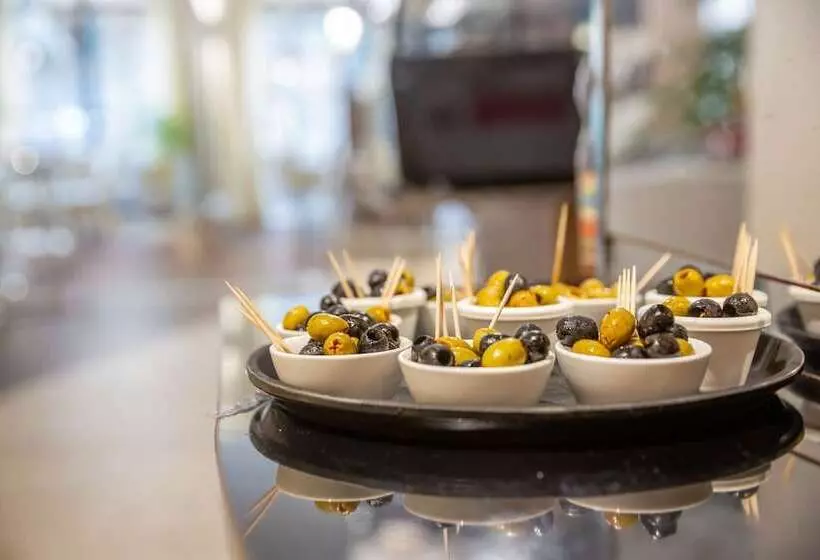 The Originals City, Hotel Central Parc, Oyonnax