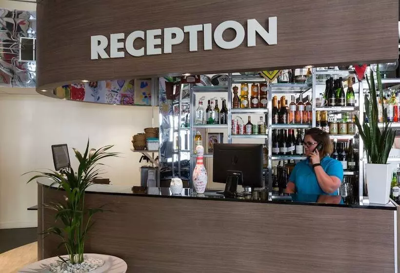 The Originals City, Hotel Central Parc, Oyonnax