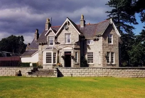 Отель Braemar Lodge