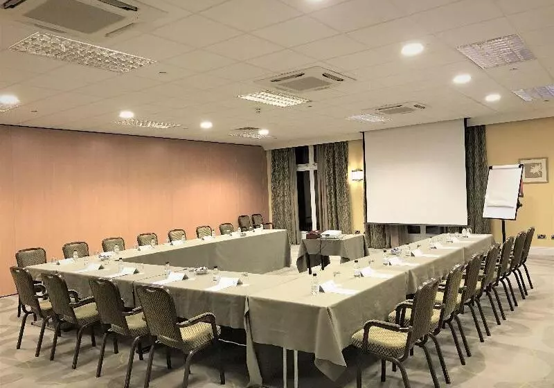 Отель Holiday Inn Kenilworth   Warwick, An Ihg