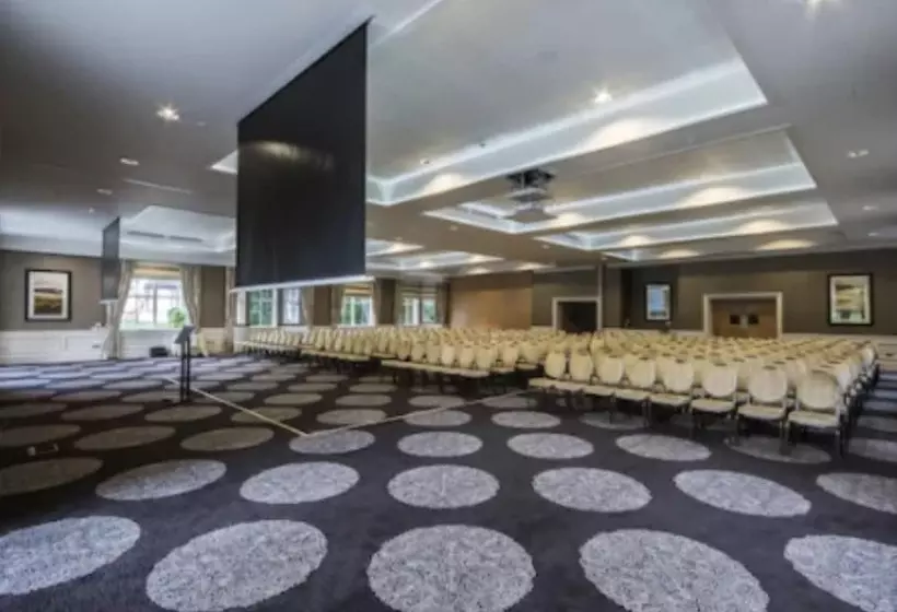 Отель Kingsmills