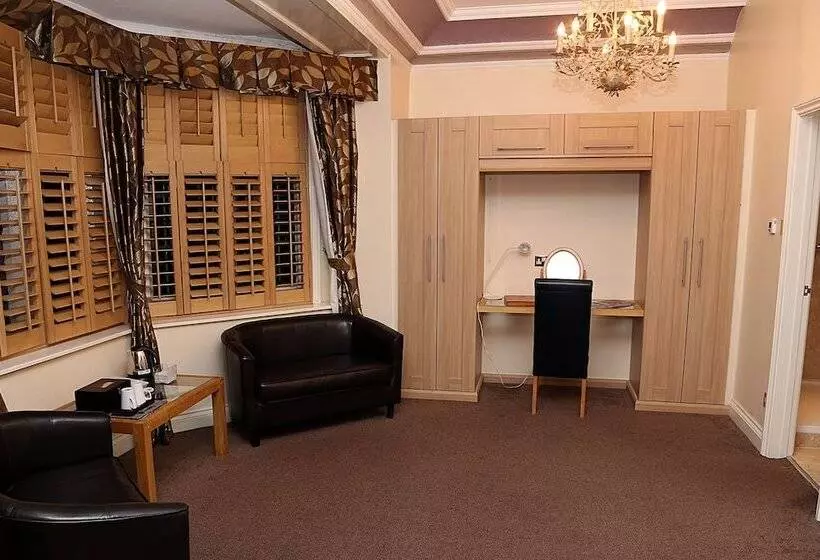 فندق Maes Manor Country