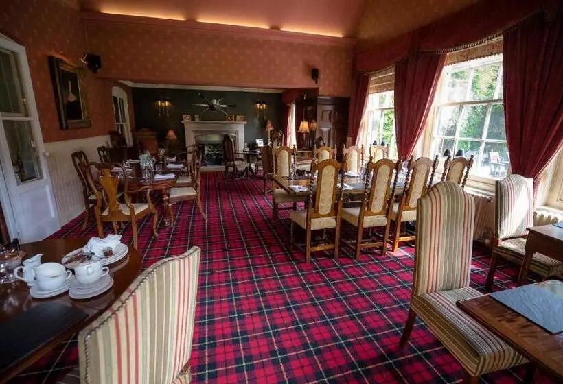 Отель Ravenwood Hall