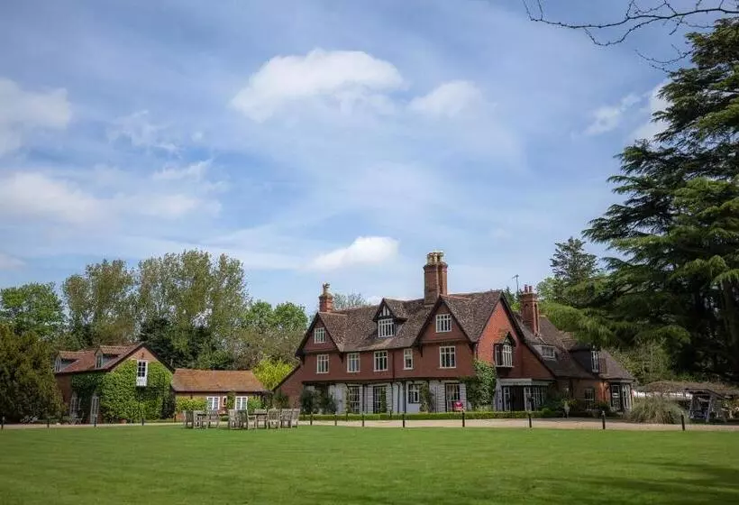 Отель Ravenwood Hall