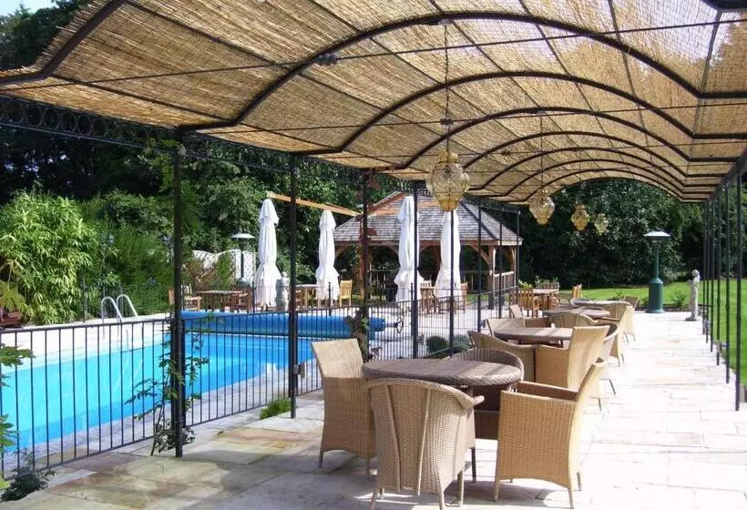 Отель Ravenwood Hall