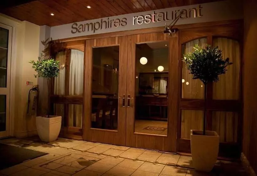 ホテル Stradey Park