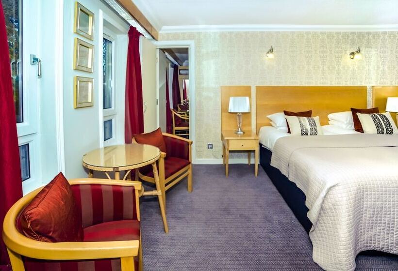 فندق Stradey Park