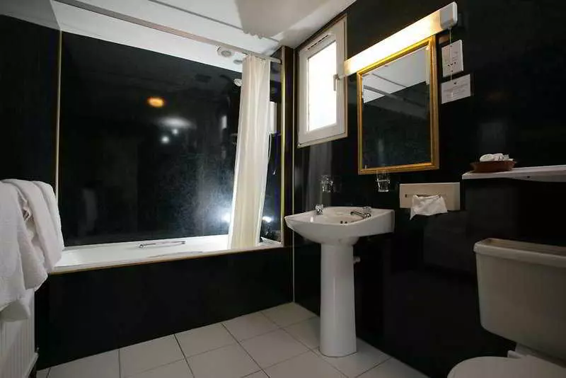 Hotel Symphony Craw's Nest