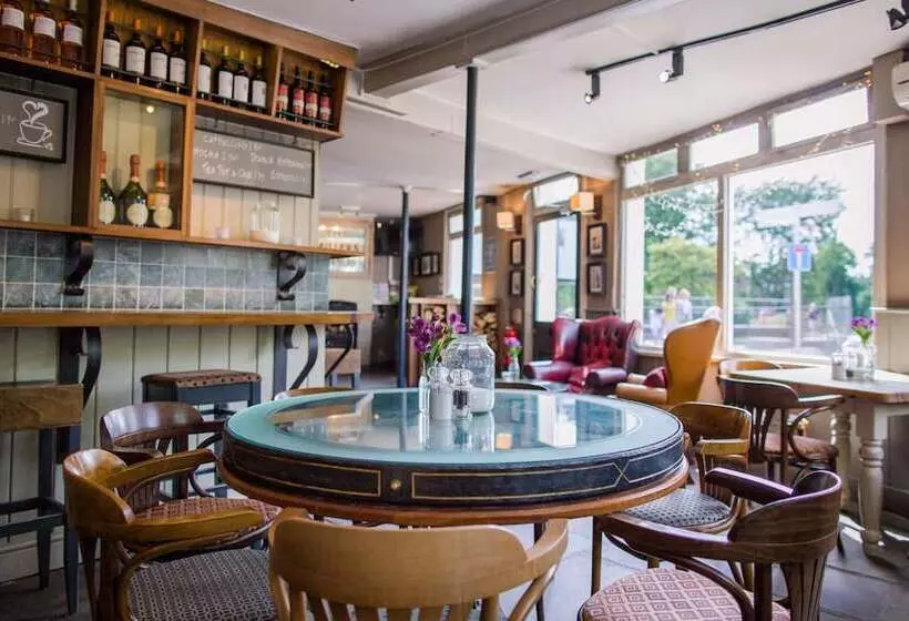 فندق The Millers Arms Inn