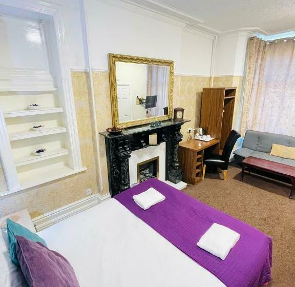 فندق Trivelles Park