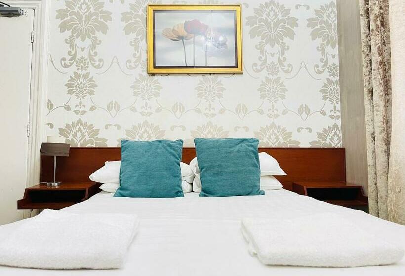 فندق Trivelles Park