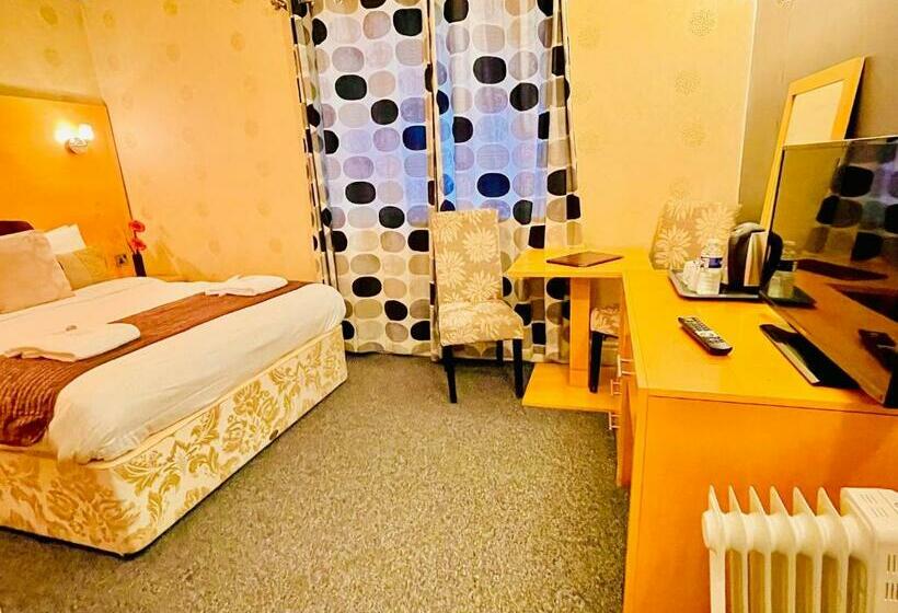 فندق Trivelles Park