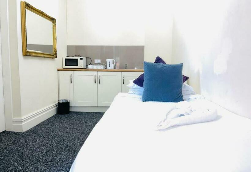 فندق Trivelles Park