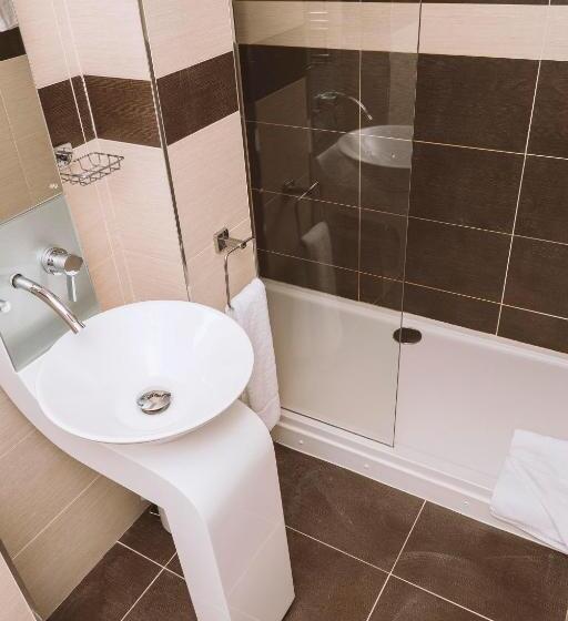 فندق Trivelles Park