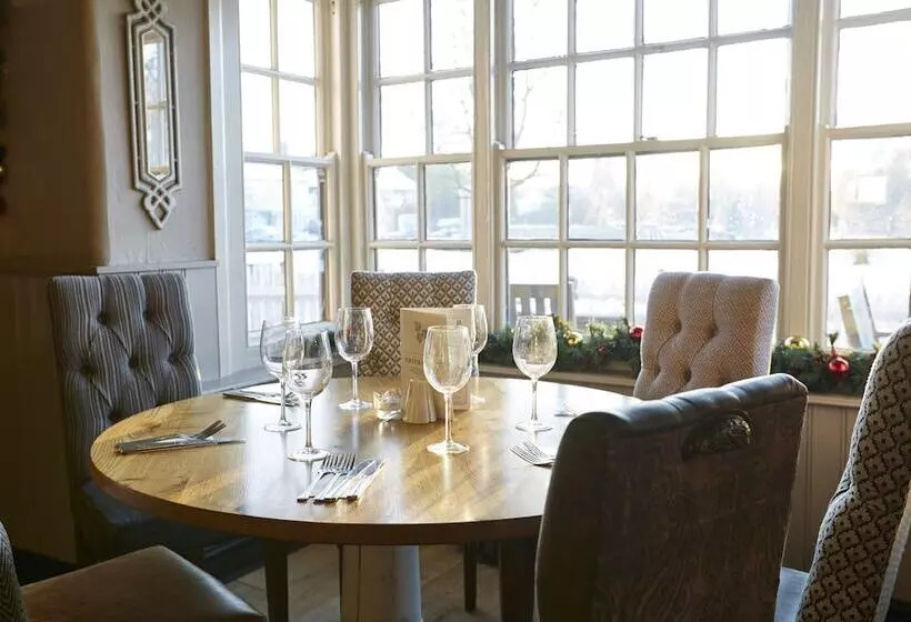 فندق Two Brewers By Chef & Brewer Collection