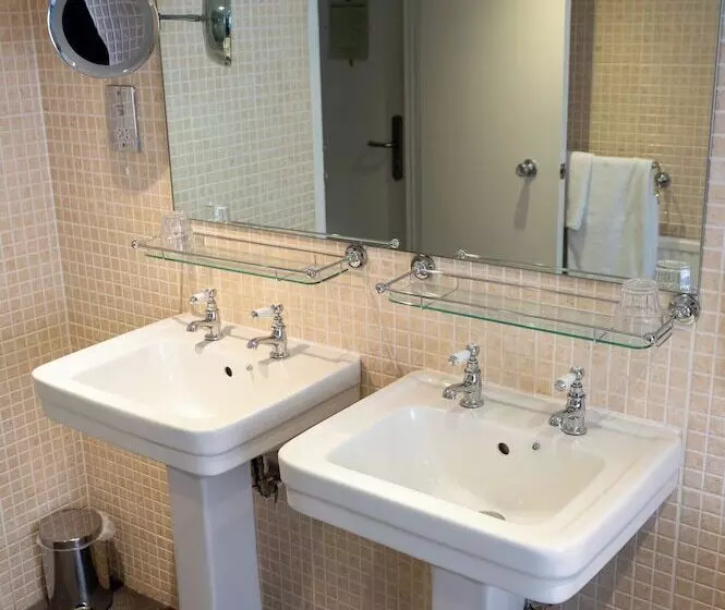 酒店 Antelope By Greene King Inns